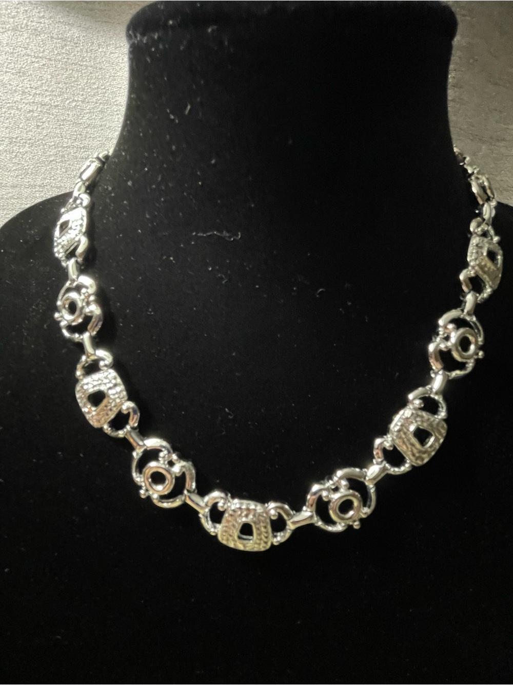 Hammered Silver Link Necklace - Women's Shimmering Chain